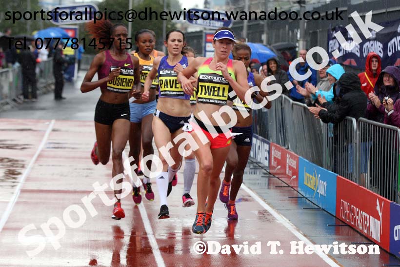Steph Twell leads the 2 mile, Great North CityGames. Photo: David T. Hewitson/Sports for All Pics